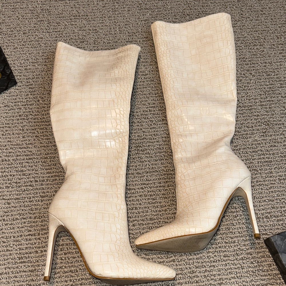 Azalea Wang Elegant Cream Crocodile Print Knee-High Stiletto Boots size 7.5